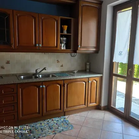 Casa Il Glicine 카살레 코르테 세로